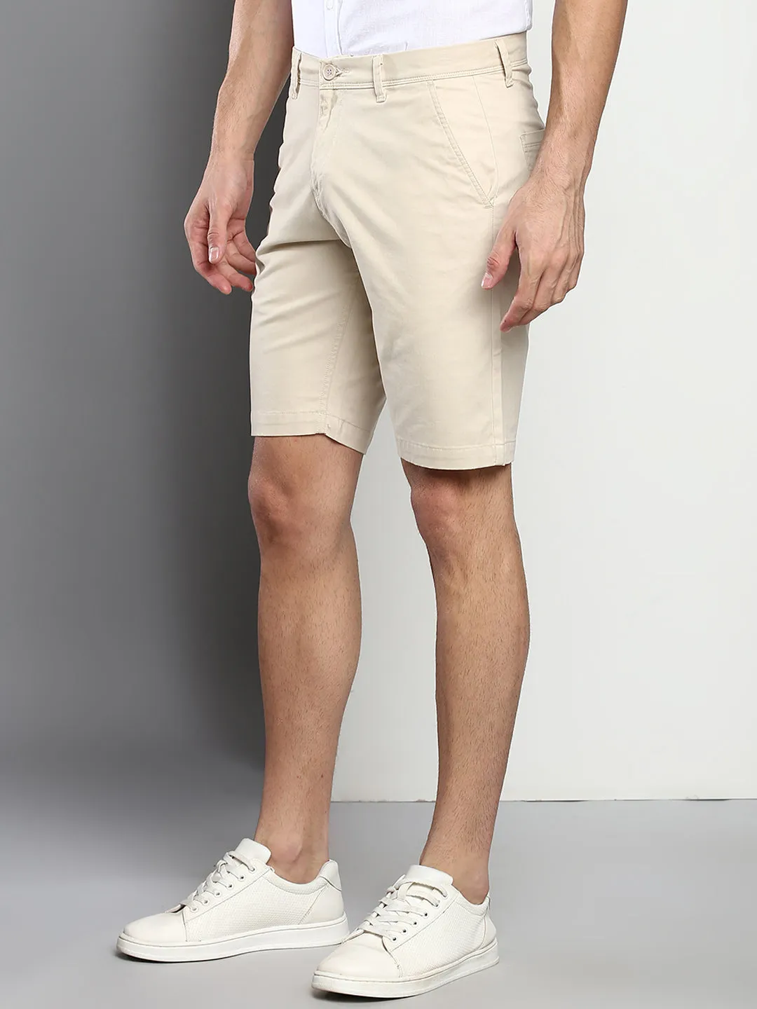 Men's Cream Slim Fit Mid Rise Casual Cotton Shorts